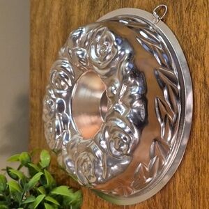 VINTAGE Rose Tone Aluminum Rose & Leaf Detail Jelly Jello Mold or Wall Decor